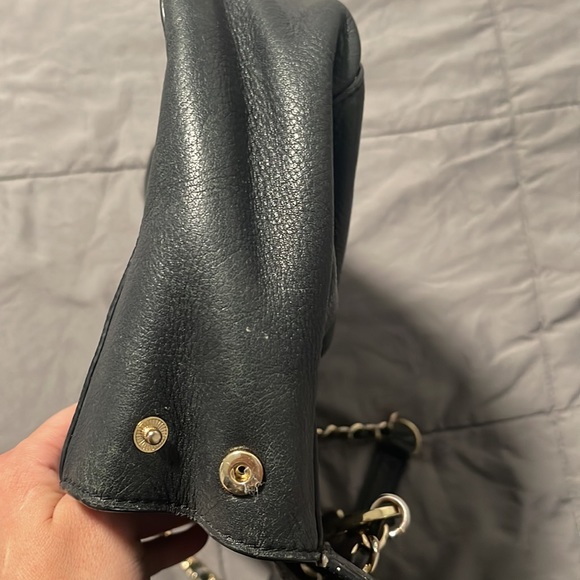 Used authentic Tory Burch purse . - Picture 5 of 9